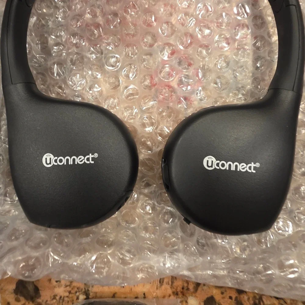 Uconnect Wireless IR Headphones and Remote Set for Chrysler Dodge Jeep VES Black